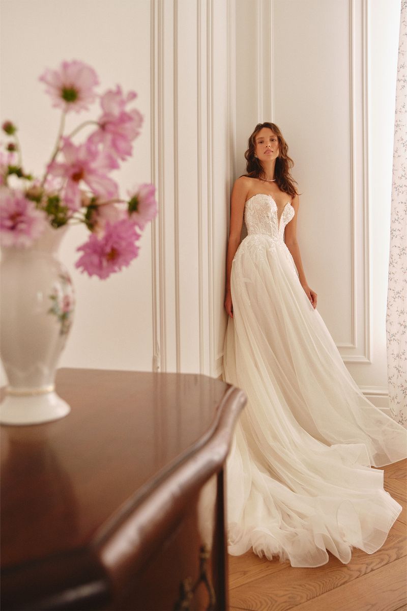 The Dress Brautmode aus Kreuzlingen bei Thurgau Julie the dress - 64faf985f0101dc9aca97d73 Miranda 101171 p 800