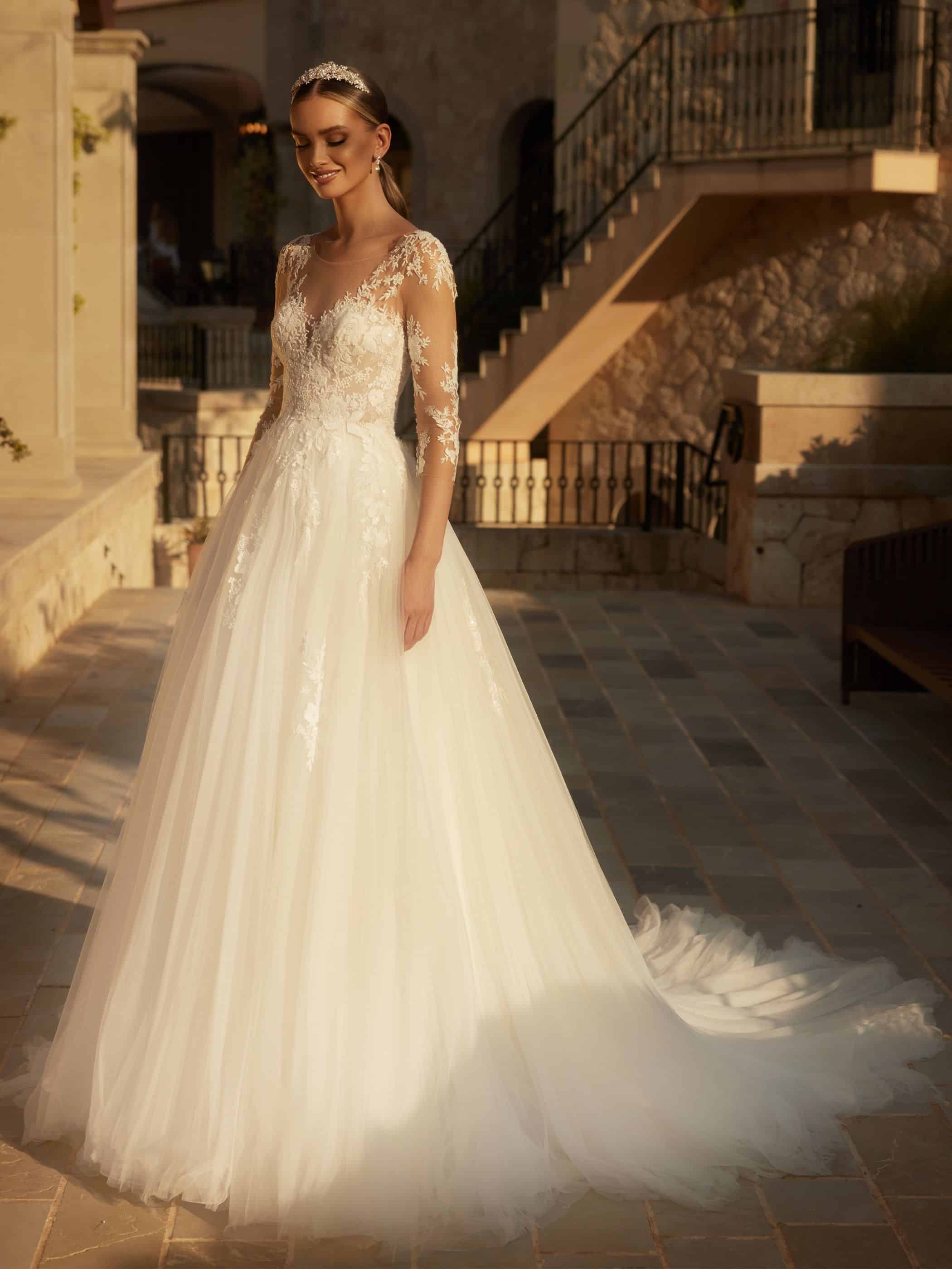 The Dress Brautmode aus Kreuzlingen bei Thurgau Julie the dress - bianco evento limited dress carnelian 1